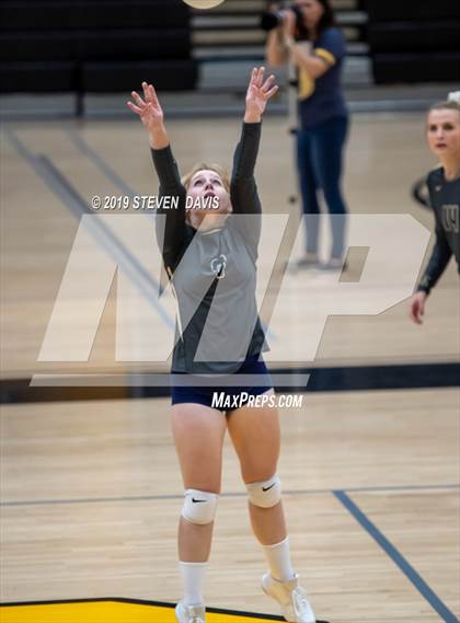 Thumbnail 3 in Casteel vs Gilbert photogallery.