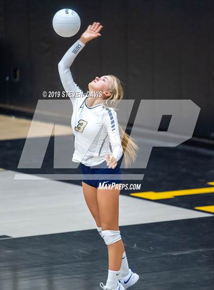 Thumbnail 2 in Casteel vs Gilbert photogallery.