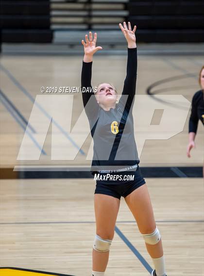 Thumbnail 3 in Casteel vs Gilbert photogallery.