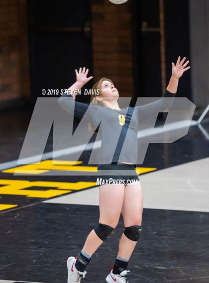 Thumbnail 2 in Casteel vs Gilbert photogallery.