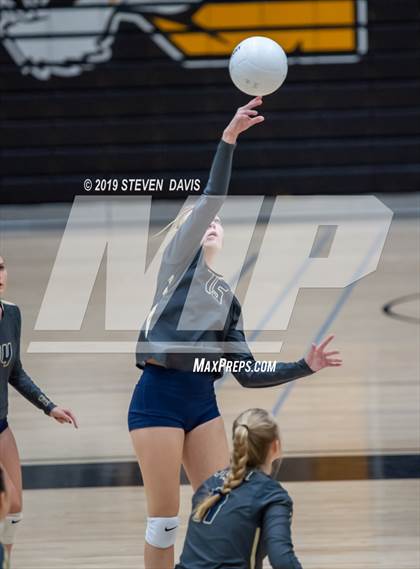 Thumbnail 3 in Casteel vs Gilbert photogallery.