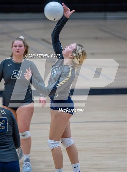 Thumbnail 2 in Casteel vs Gilbert photogallery.
