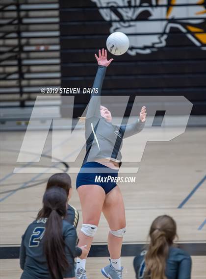 Thumbnail 3 in Casteel vs Gilbert photogallery.