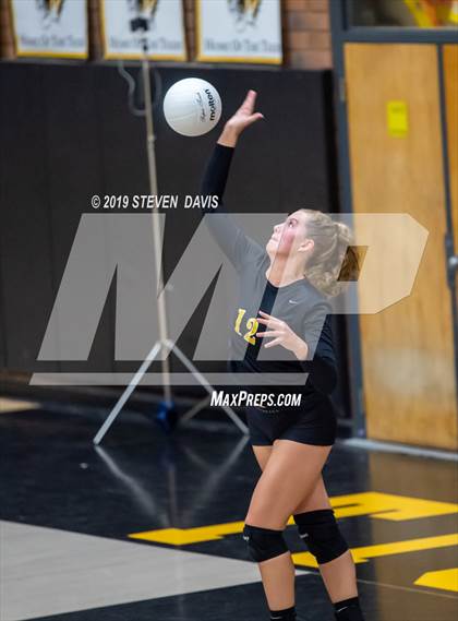 Thumbnail 1 in Casteel vs Gilbert photogallery.