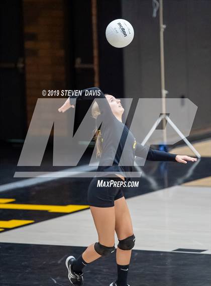 Thumbnail 1 in Casteel vs Gilbert photogallery.