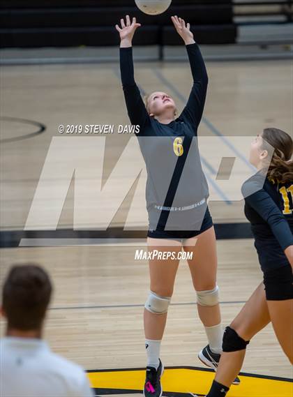 Thumbnail 2 in Casteel vs Gilbert photogallery.