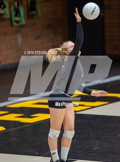 Thumbnail 2 in Casteel vs Gilbert photogallery.