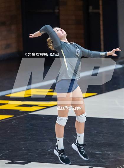 Thumbnail 3 in Casteel vs Gilbert photogallery.