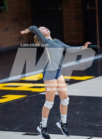 Thumbnail 3 in Casteel vs Gilbert photogallery.