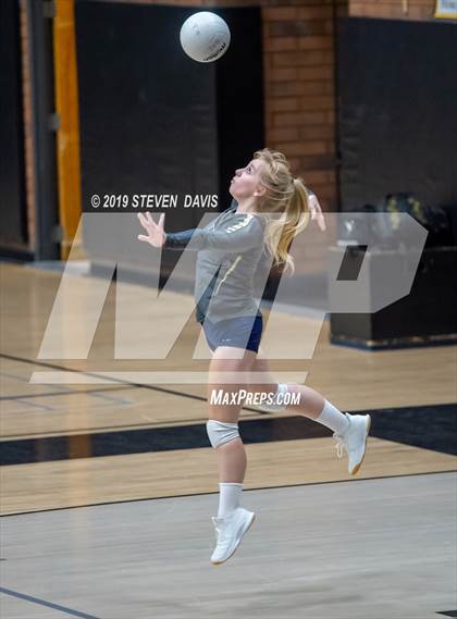 Thumbnail 3 in Casteel vs Gilbert photogallery.