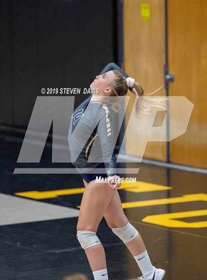 Thumbnail 3 in Casteel vs Gilbert photogallery.