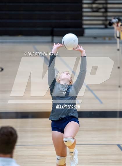 Thumbnail 3 in Casteel vs Gilbert photogallery.