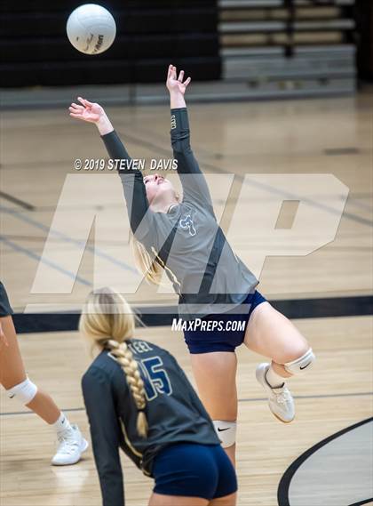 Thumbnail 1 in Casteel vs Gilbert photogallery.