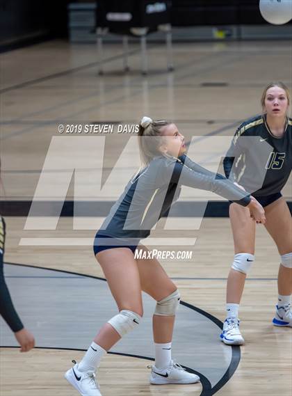 Thumbnail 1 in Casteel vs Gilbert photogallery.