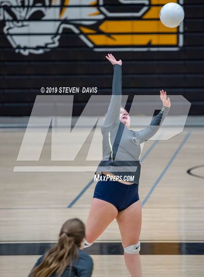 Thumbnail 2 in Casteel vs Gilbert photogallery.