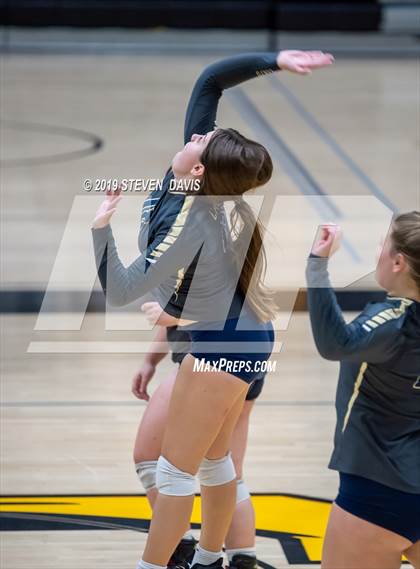 Thumbnail 3 in Casteel vs Gilbert photogallery.