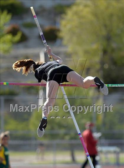 Thumbnail 2 in Valencia vs Canyon  photogallery.