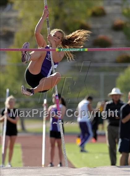 Thumbnail 2 in Valencia vs Canyon  photogallery.