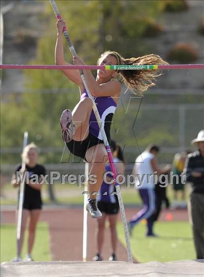 Thumbnail 1 in Valencia vs Canyon  photogallery.