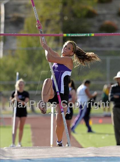 Thumbnail 3 in Valencia vs Canyon  photogallery.