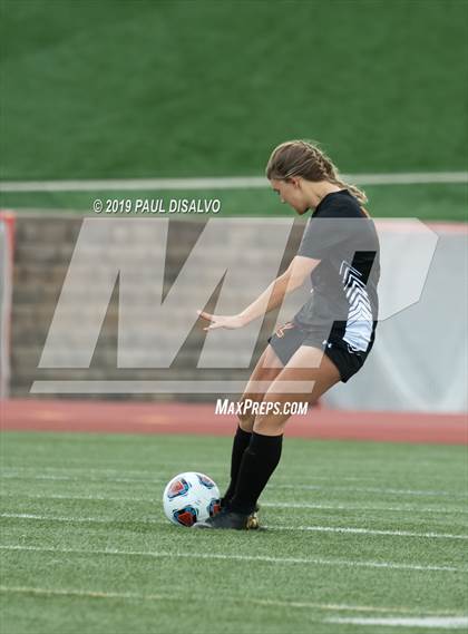 Thumbnail 3 in Rocky Mountain vs. Arapahoe (CHSAA 5A Semi-Final) photogallery.