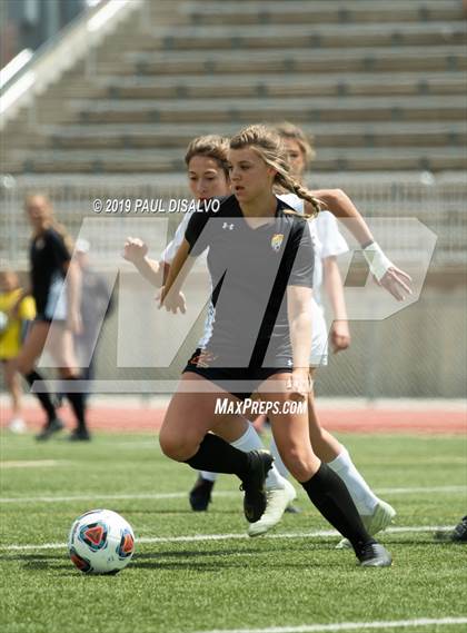 Thumbnail 3 in Rocky Mountain vs. Arapahoe (CHSAA 5A Semi-Final) photogallery.