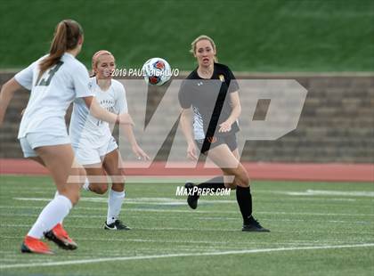 Thumbnail 2 in Rocky Mountain vs. Arapahoe (CHSAA 5A Semi-Final) photogallery.