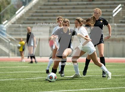 Thumbnail 1 in Rocky Mountain vs. Arapahoe (CHSAA 5A Semi-Final) photogallery.