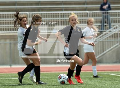 Thumbnail 3 in Rocky Mountain vs. Arapahoe (CHSAA 5A Semi-Final) photogallery.