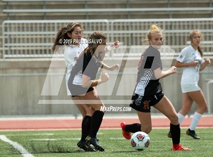 Thumbnail 2 in Rocky Mountain vs. Arapahoe (CHSAA 5A Semi-Final) photogallery.