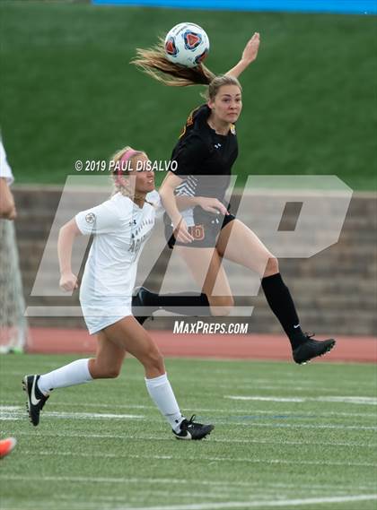 Thumbnail 3 in Rocky Mountain vs. Arapahoe (CHSAA 5A Semi-Final) photogallery.