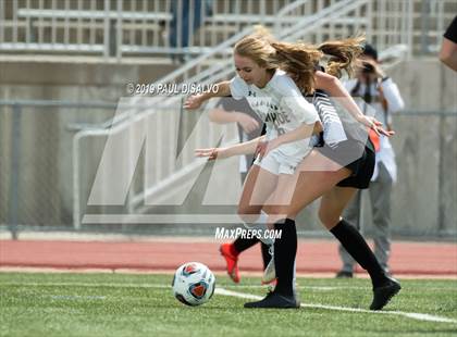 Thumbnail 3 in Rocky Mountain vs. Arapahoe (CHSAA 5A Semi-Final) photogallery.
