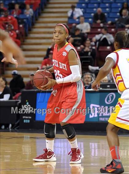 Thumbnail 2 in Mater Dei vs. Berkeley (CIF State D1 Final) photogallery.