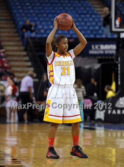 Thumbnail 2 in Mater Dei vs. Berkeley (CIF State D1 Final) photogallery.
