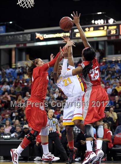 Thumbnail 2 in Mater Dei vs. Berkeley (CIF State D1 Final) photogallery.