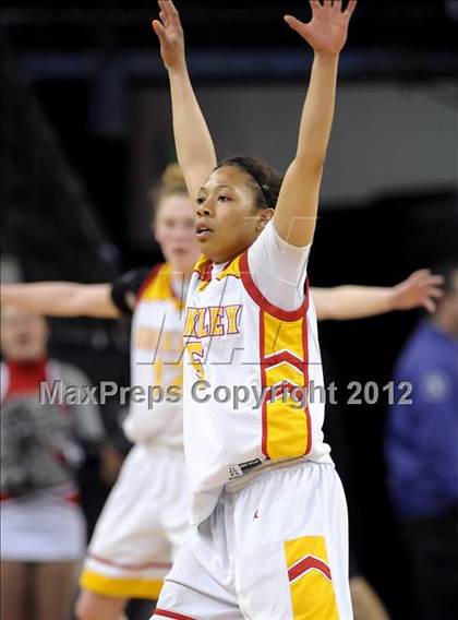 Thumbnail 1 in Mater Dei vs. Berkeley (CIF State D1 Final) photogallery.