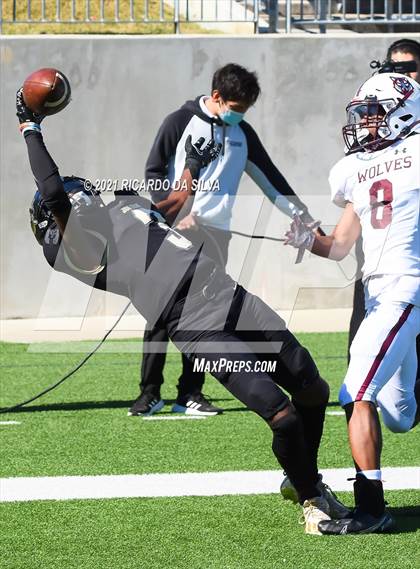 Thumbnail 2 in Jordan vs Davenport photogallery.