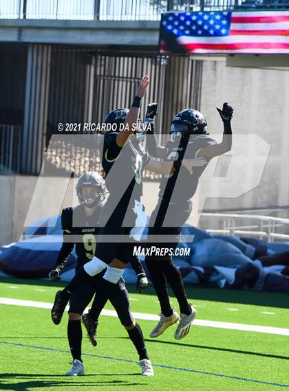 Thumbnail 2 in Jordan vs Davenport photogallery.