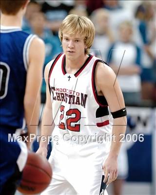 Thumbnail 1 in Capital Christian vs. Modesto Christian (SJS D5 Final) photogallery.