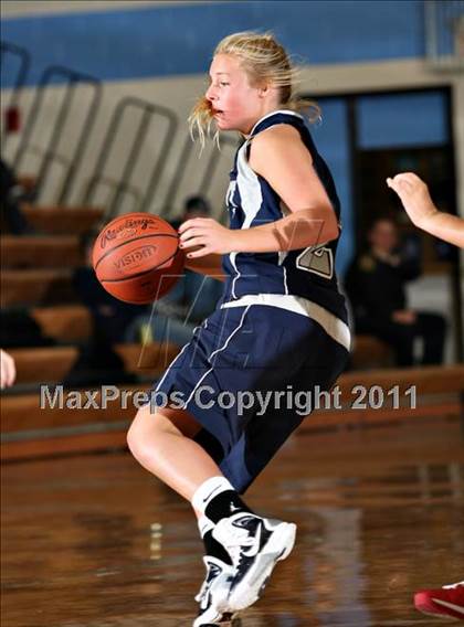Thumbnail 3 in Farragut vs Halls  (Kroger Thanksgiving Classic) photogallery.