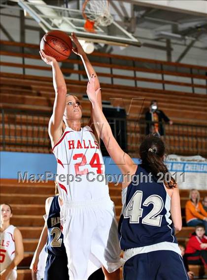 Thumbnail 3 in Farragut vs Halls  (Kroger Thanksgiving Classic) photogallery.