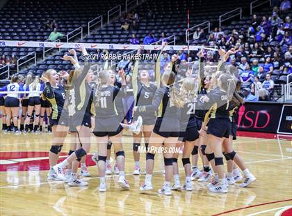 Thumbnail 2 in Beckville vs. Crawford (UIL Volleyball 2A Semifinals) photogallery.