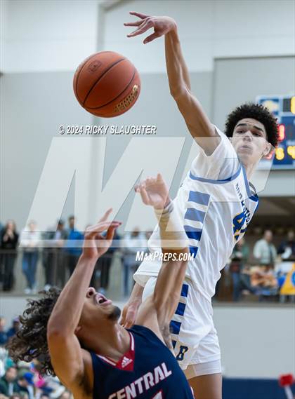 Thumbnail 2 in Central @ Burroughs (MSHSAA Class 4 Quarterfinal) photogallery.