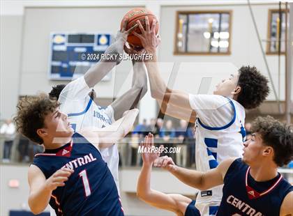 Thumbnail 3 in Central @ Burroughs (MSHSAA Class 4 Quarterfinal) photogallery.