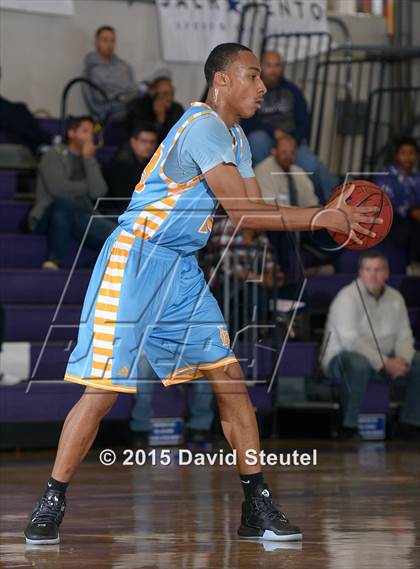 Thumbnail 3 in Burbank vs. Clovis North (St. Hope Elite Classic) photogallery.