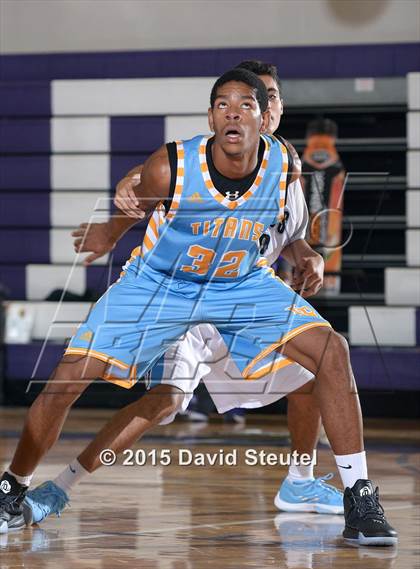 Thumbnail 2 in Burbank vs. Clovis North (St. Hope Elite Classic) photogallery.