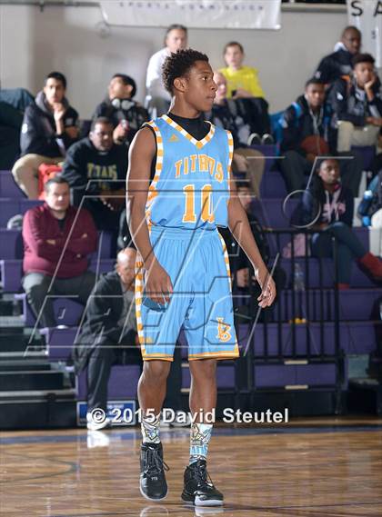 Thumbnail 2 in Burbank vs. Clovis North (St. Hope Elite Classic) photogallery.