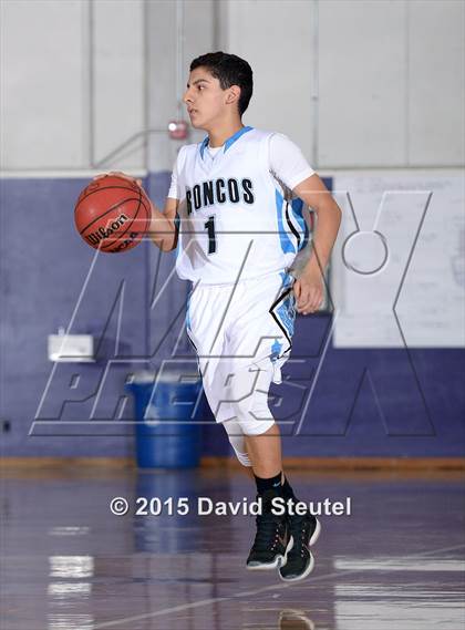 Thumbnail 2 in Burbank vs. Clovis North (St. Hope Elite Classic) photogallery.