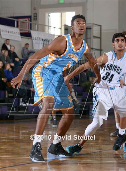 Thumbnail 1 in Burbank vs. Clovis North (St. Hope Elite Classic) photogallery.