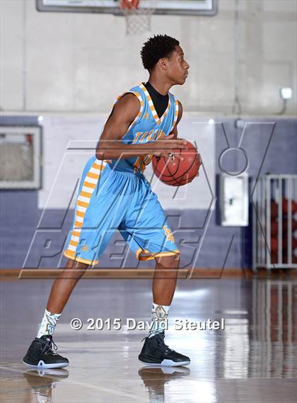 Thumbnail 3 in Burbank vs. Clovis North (St. Hope Elite Classic) photogallery.